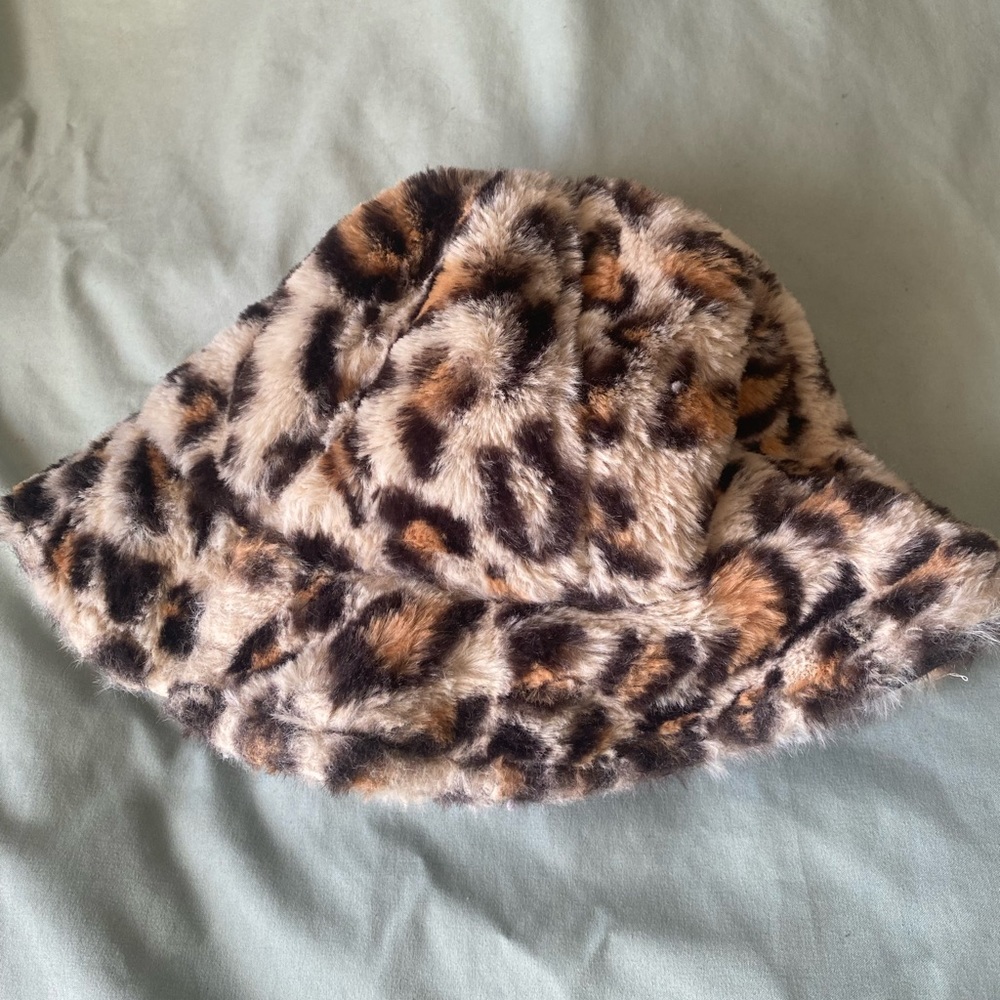 Fuzzy bucket hat - Picture 2 of 2